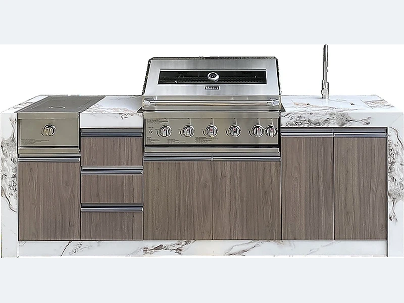 What is the best outdoor kitchen layout?